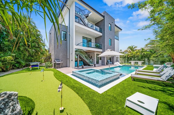Private Heated Pool & Spa