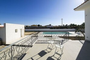 Building Exterior, Garden, Outdoor, Pool