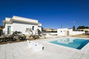 Building Exterior, Garden, Outdoor, Pool
