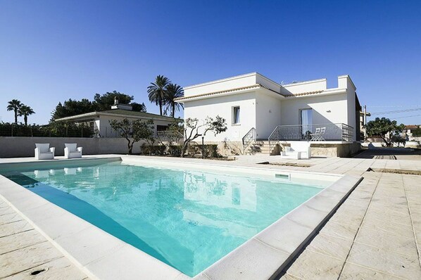 Building Exterior, Garden, Outdoor, Pool