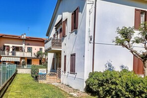 Außenseite Ferienhaus [Sommer]