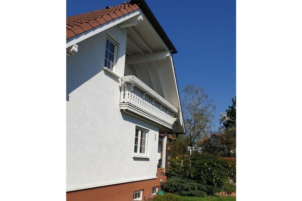 Außenseite Ferienhaus [Sommer]