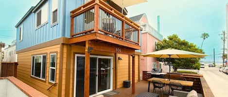 Large view of the bay while relaxing on the front raised patio decking. Dine outside and enjoy watching the sail boats.