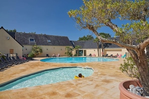 Solarium and children's pool