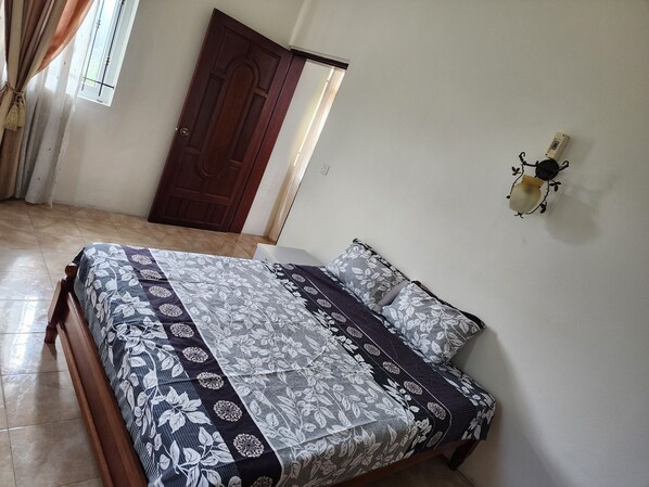 Bed room with double bed 