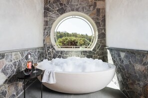 King Primary Ensuite Spa Bath in the Family Wing of Black Bear Manor 