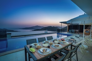 Infinity pool
