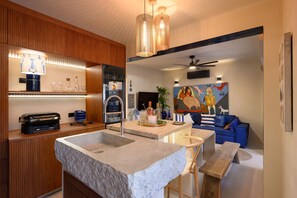Kitchen & dining.