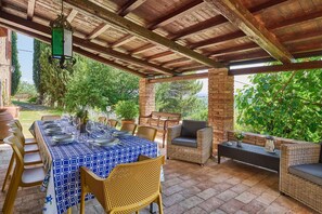 Möbel, Eigentum, Pflanze, Stuhl, Holz, Beleuchtung, Tabelle, Interior Design, Gartenmöbel, Schatten