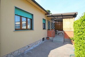 Building Exterior, Garden