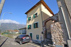 Building Exterior, Outdoor