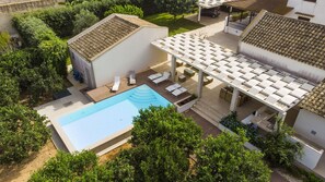 Building Exterior, Outdoor, Pool