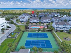 The community offers 2 pools, playground, bat parking, pickleball courts, and fishing ponds to catch/release