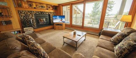 Cozy and rustic vacation condo in West Keystone