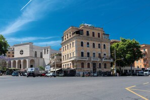 Vista frontal de la propiedad