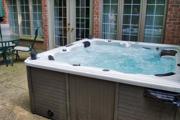 Hot Tub included 