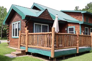 Outdoor Dining Deck 