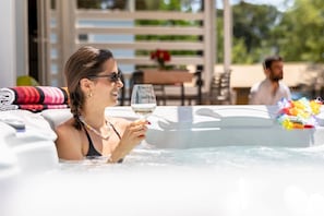 Outdoor spa tub