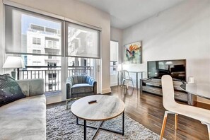 Midtown Atlanta 1 Bedroom Living Room