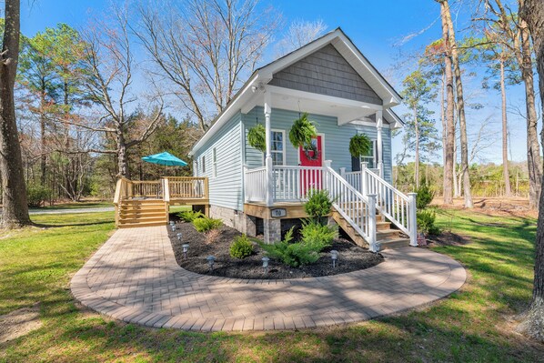 Teenie 2 Bedroom House with porch and deck for outdoor dining and seating