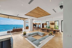 Living room - Main level