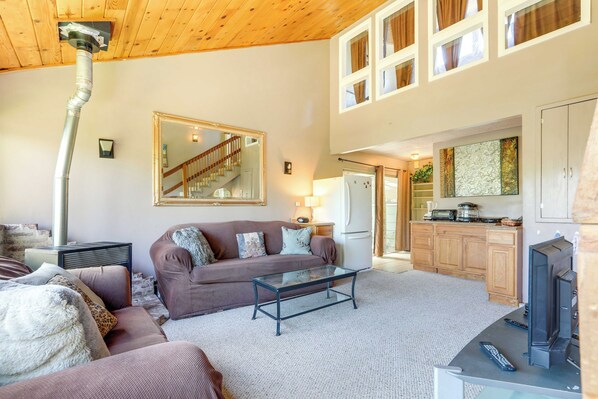 Auburn Vacation Rental | 1BR | 1BA | Stairs Required | 900 Sq Ft