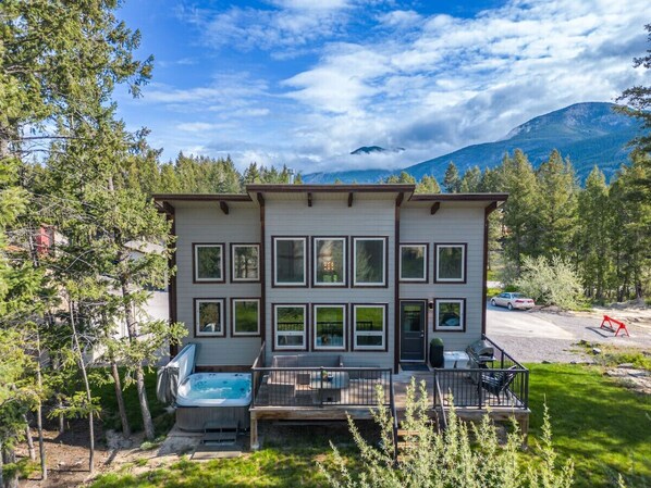 Exterior view of Modern Tides, with a private deck, hot tub & backyard space.