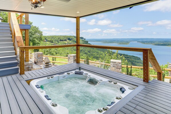 Quitman Vacation Rental | 3BR | 4BA | 4,200 Sq Ft | 2 Steps to Enter