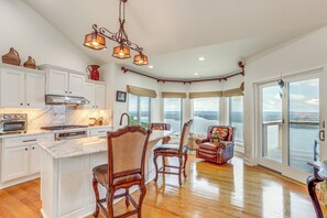 Kitchen | Cooking Basics | Keurig Coffee Maker | Drip Coffee Maker | Main Level