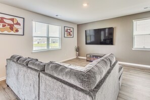 Living Room | Free WiFi | Smart TV | King Sleeper Sofa | 1st Floor