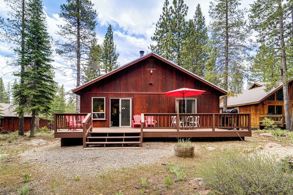 Truckee Vacation Rental | 3BR | 2BA | Stairs to Enter | 1,587 Sq Ft