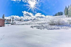 2 Mi to Tahoe Donner Downhill Ski Resort