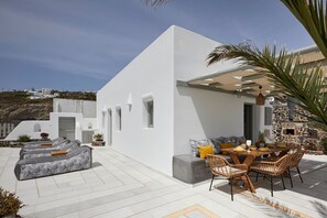 Amazing Santorini Villa | Villa Buena Vista | 3 Bedrooms | Private Terrace with Splendid Sea Views | Private Pool | Vourvoulos