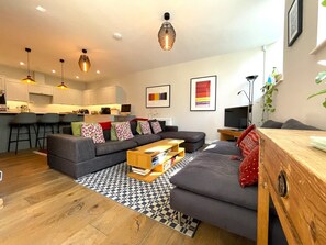 Living Room / Lounge