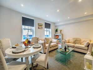 Living room/dining room | Nest Holiday Home, Whitby