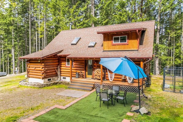 Authentic log cabin construction home on 10 private acres