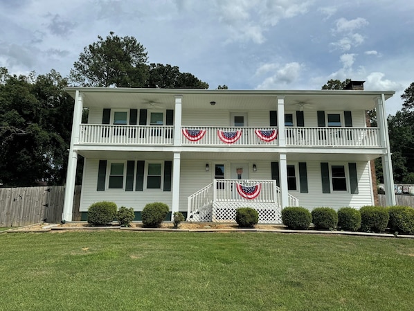 Cartersville Colonial Family-Friendly Retreat with Spacious Yard