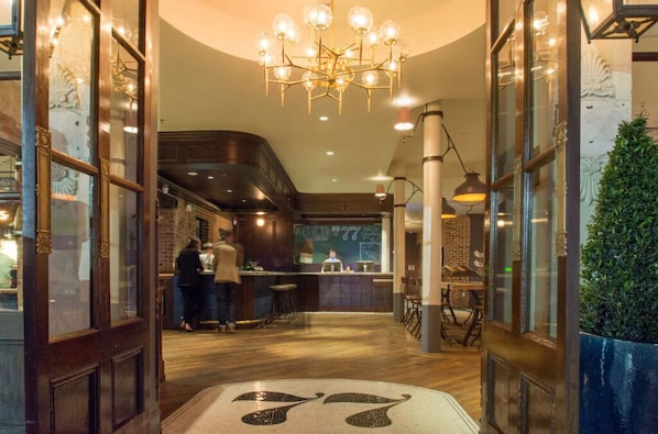 Welcoming lobby of Hotel Old 77 with elegant chandeliers and a vintage aesthetic