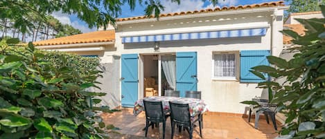 屋外ダイニングエリア