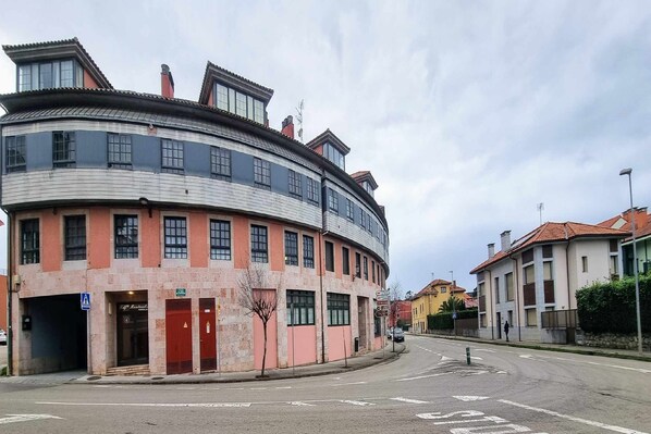 Facade/entrance