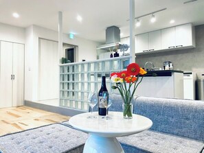 Sophisticated interior and Yogibo Mode
