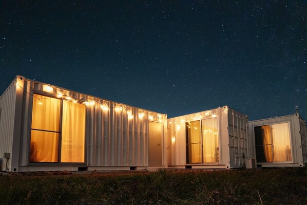 Exterior_night