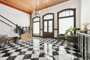 Grand foyer with 14 ft ceilings