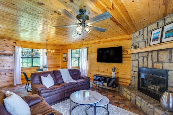 Fort Towson Vacation Rental | 3BR | 2BA | 1,263 Sq Ft | 5 Steps to Enter