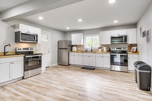 Kitchen | Central Heat | Central A/C | Free WiFi