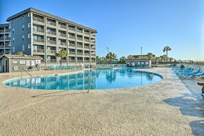 Myrtle Beach Resort | Community Amenities | Indoor & Outdoor Pools
