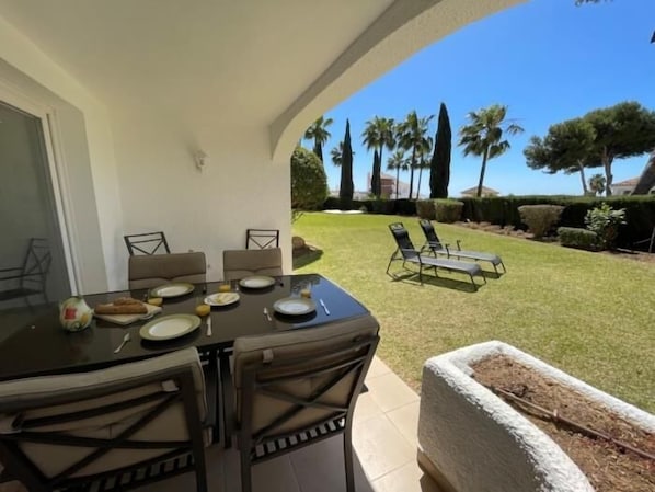 Outdoor dining