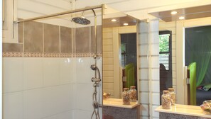 Ensuite bathroom