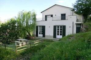 Außenseite Ferienhaus [Sommer]