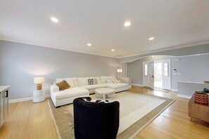 The spacious living room is great for end of day gatherings. Sink into the sofa and watch the large screen tv